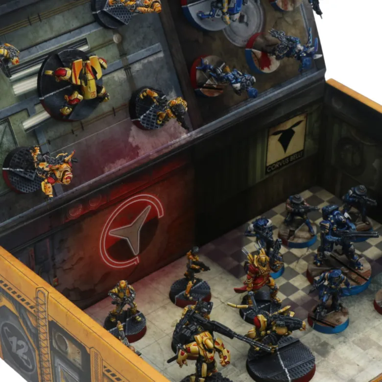 Infinity Action Box z dwoma metalowymi płytkami